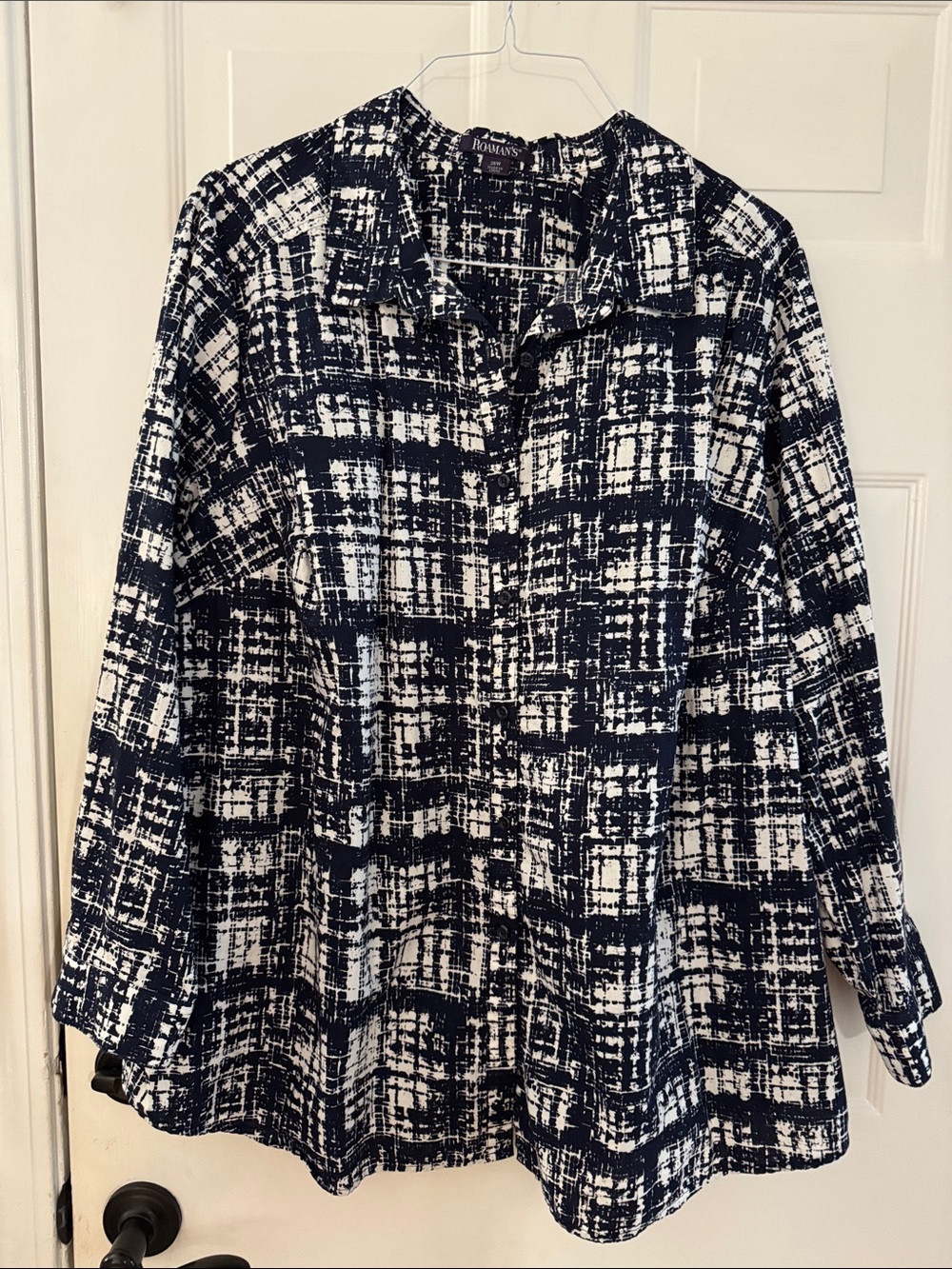 Roaman's dark blue and White Print long sleeve Button front Blouse Sz 26W